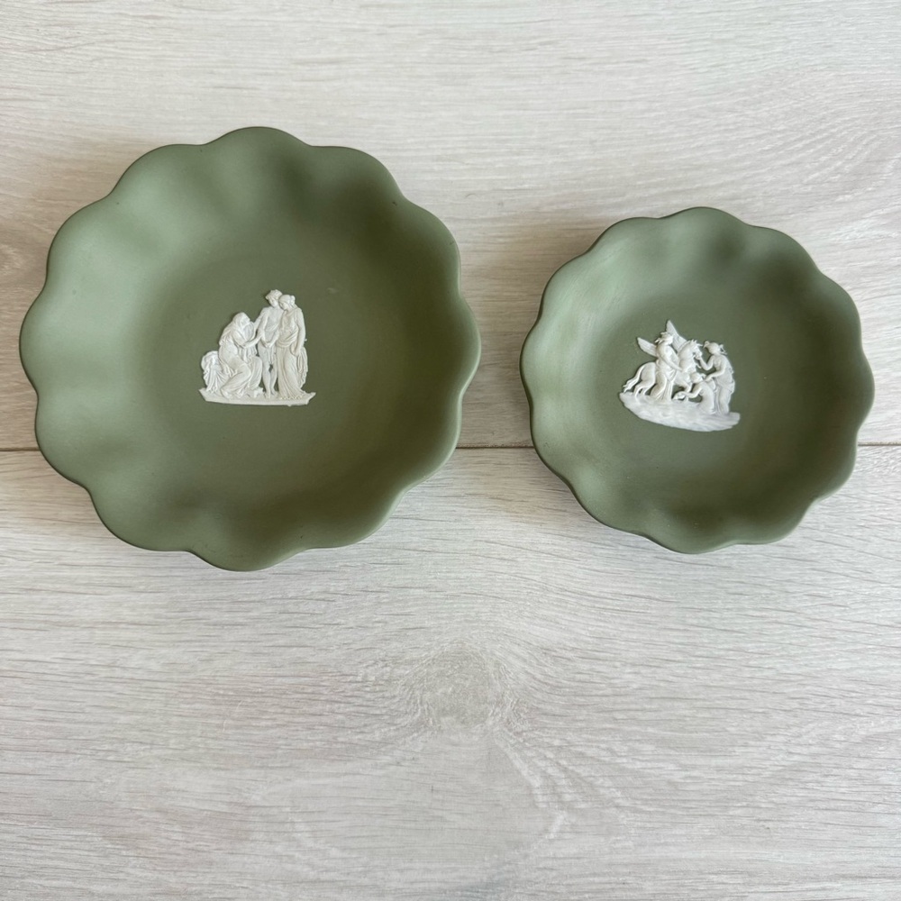 Wedgwood Jasperware Sage Green Vanity Dishes and Trinket Box Scalloped Edge - Picture 4 of 11